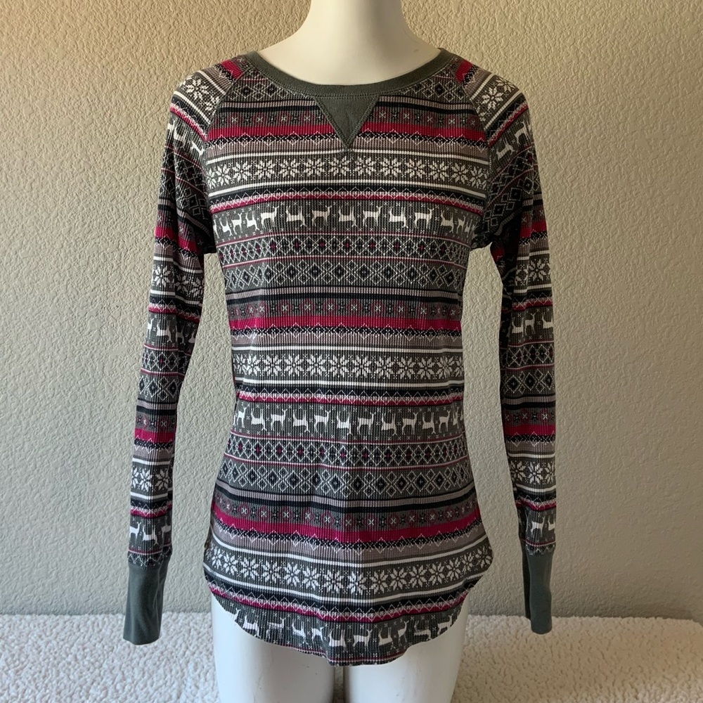 Striped thermal top.